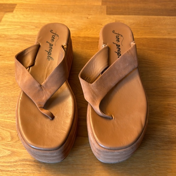 Free People brown platform flip flop sandals - Picture 2 of 5